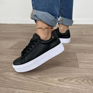 Tenis Negros con Plataforma