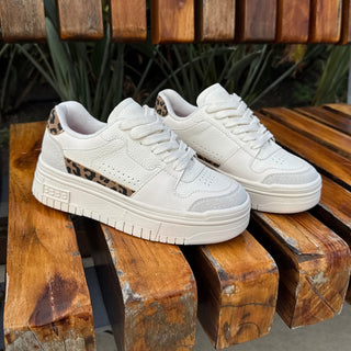 Tenis Blancos con detalles en animal print - PERSA