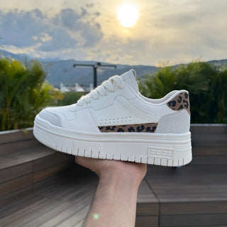Tenis Blancos con detalles en animal print - PERSA
