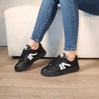 TENIS TOTALMENTE NEGROS PARA MUJER. TENIS CON SUELA NEGRA