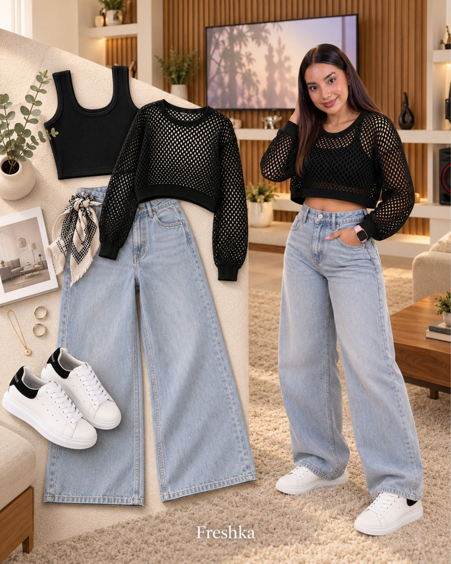 Look con tenis Queen blanco con negro: tejido negro calado y jeans claros.