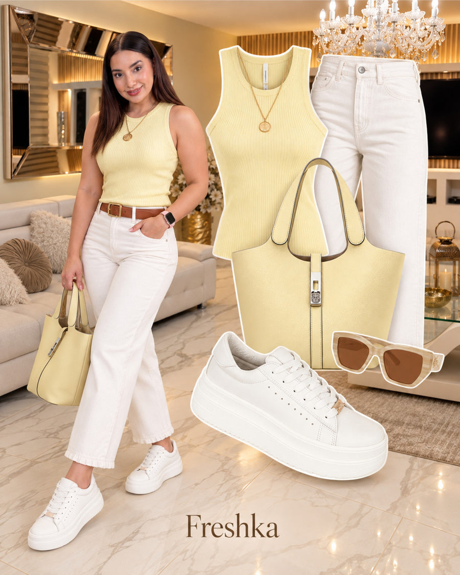 Idea de look con tenis Vainilla: top amarillo sin mangas y jeans blancos.